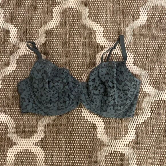 Victoria’s Secret bra size 38DD body by Victoria - Picture 1 of 4